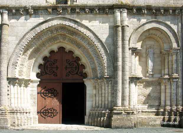 Esnandes, portail église saint-martin