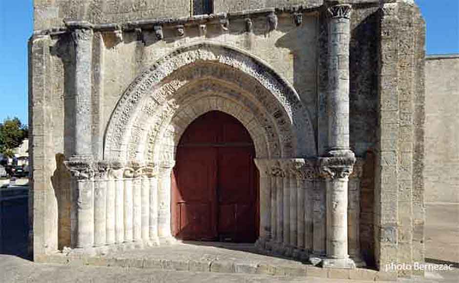 ars-en-ré, portail église Saint-Etienne