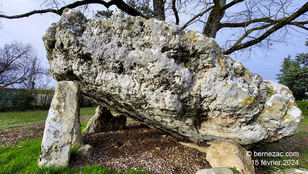 Poitiers, le dolmen de La Pierre Levée