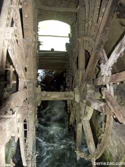 Le moulin de la Baine, roue à aubes
