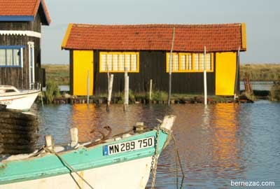 La Tremblade, cabane ostr�icole au soleil couchant