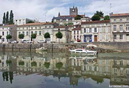 Saint-Savinien-sur-Charente, les quais