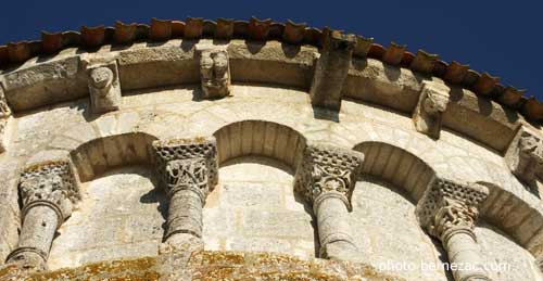 Vaux-sur-Mer, église Saint-Etienne, colonnettes et modillons