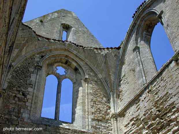 Abbaye des Châteliers, vue en arrivant de Rivedoux