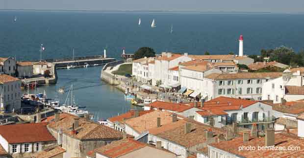 Saint-Martin-de-Ré, vue sur le port depuis le clocher observatoire