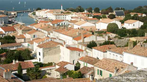 Saint-Martin-de-Ré, vue sur le port  depuis le clocher observatoire