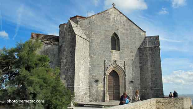 Talmont, église Sainte-Radegonde, la façade ouest avec son portail gothique