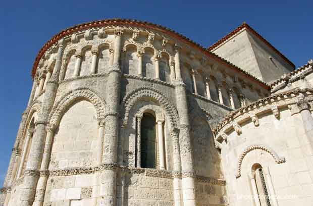 Talmont, l'abside de l'église Sainte-Radegonde