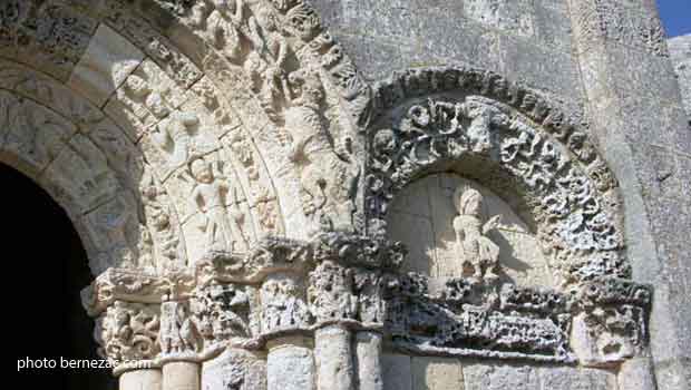 Talmont, église Sainte-Radegonde, le portail côté nord