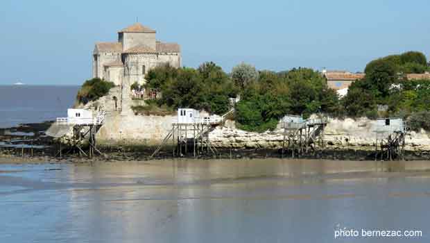 Talmont-sur-Gironde vue depuis la falaise du Caillaud