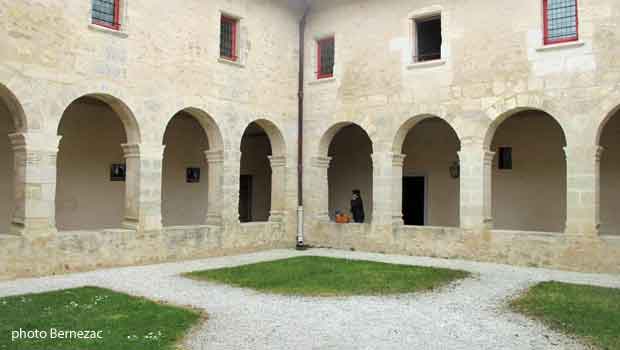 Citadelle de Blaye - le cloître du couvent des Minimes