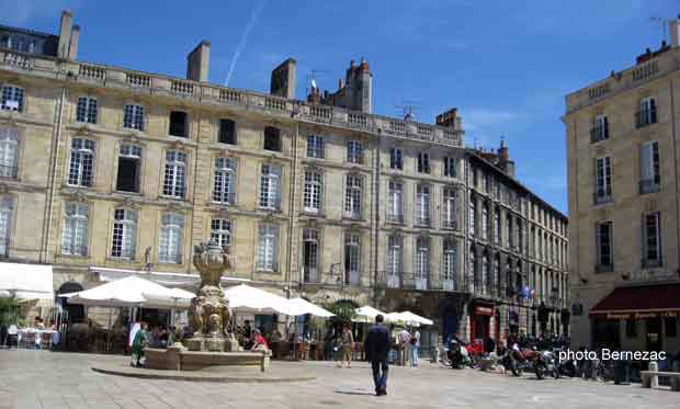 Bordeaux, terrasses place du Parlement