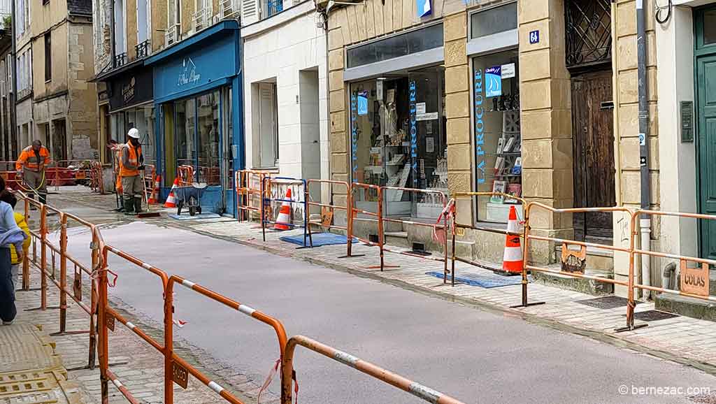 Poitiers rue de la Cathédrale