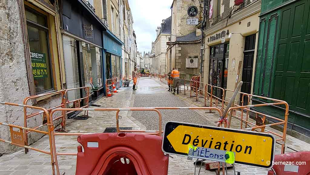 Poitiers rue de la Cathédrale