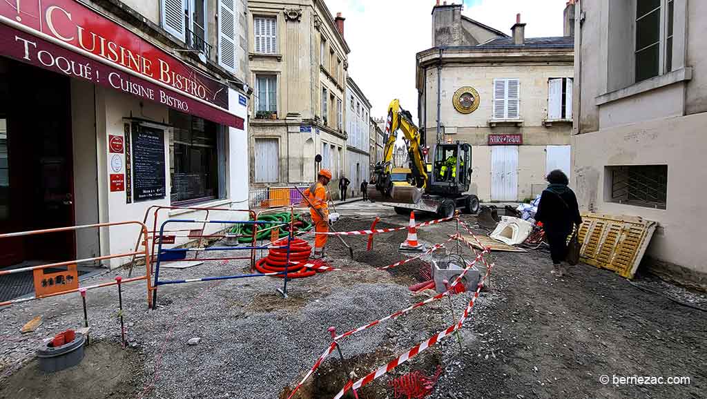 Poitiers rue de la Cathédrale