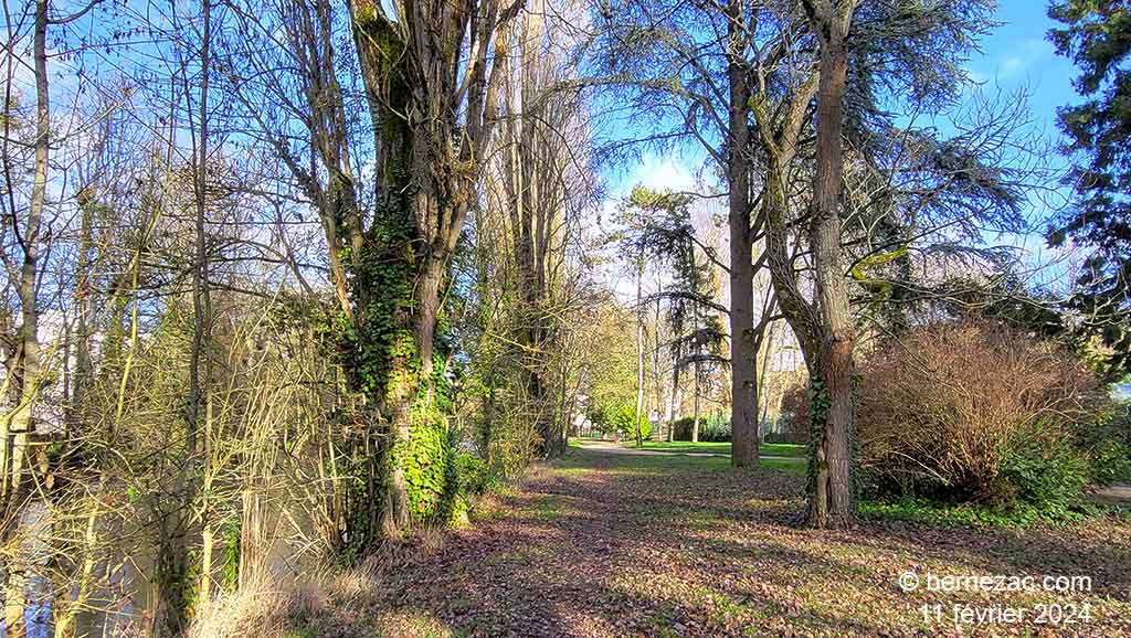 Poitiers, promenade Pasteur, rive droite du Clain