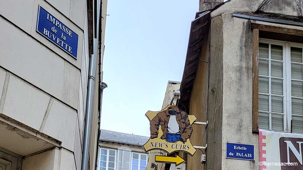 Poitiers le Palais, entrée rue du marché Notre-Dame