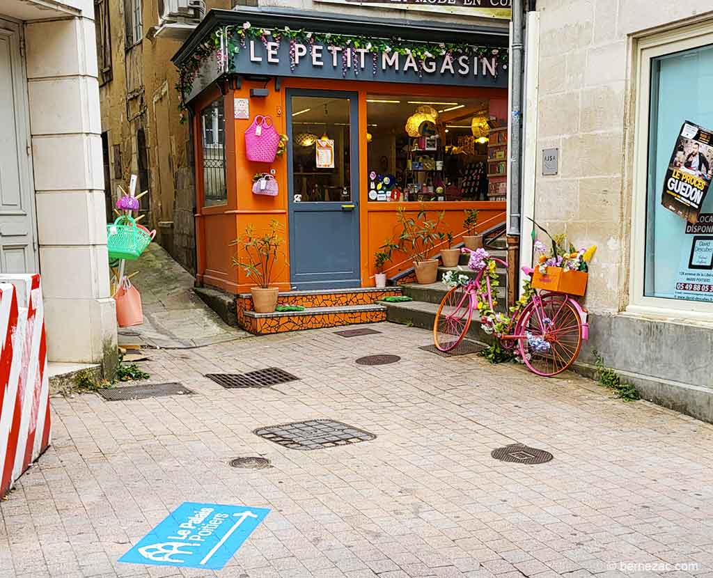 Poitiers le Palais, entrée rue du marché Notre-Dame