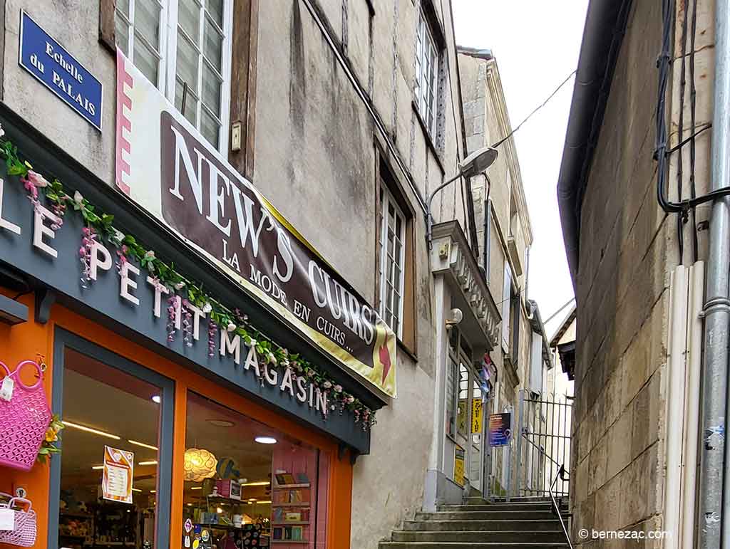 Poitiers le Palais, entrée rue du marché Notre-Dame