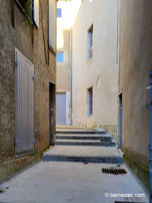 Poitiers le Palais, entrée rue du marché Notre-Dame