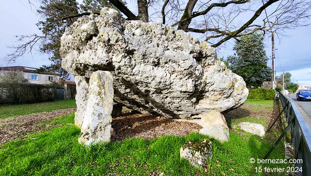 Poitiers, le dolmen de La Pierre Levée