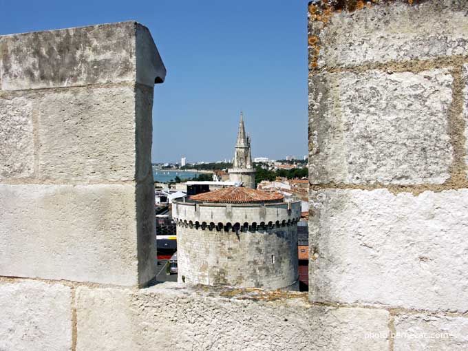 La Rochelle, tour saint-nicolas, vue sur les remparts
