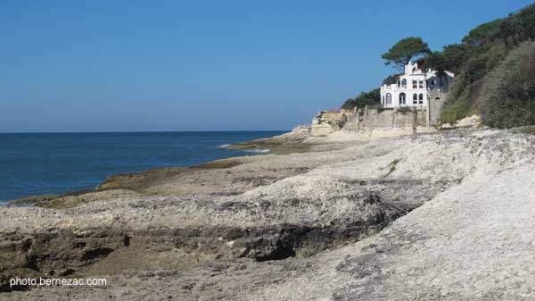 saint-palais-sur-mer, rochers et villa Minerve