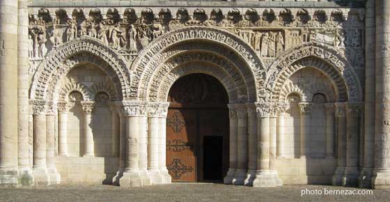 Poitiers, Notre-Dame-la-Grande, le premier niveau de la façade