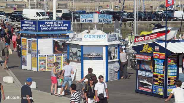 Royan, kiosques locations sur le port