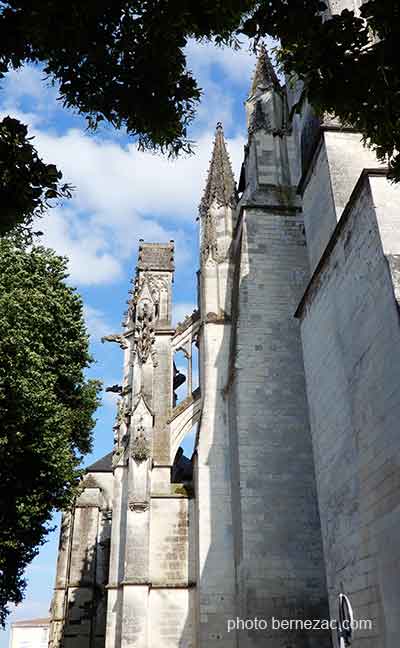 Saintes cathedrale saint-pierre
